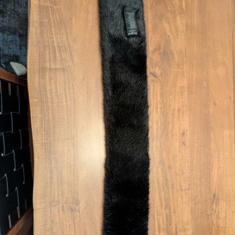 Elegant Black Faux Fur Scarf - Picture 3 of 6